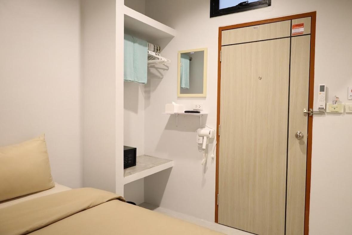 Y House Patong旅舍 外观 照片